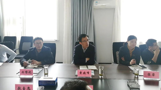 市金融監(jiān)管局黨委副書(shū)記、副局長(zhǎng)戴曉峰等領(lǐng)導(dǎo)蒞臨東岳機(jī)械調(diào)研上市工作